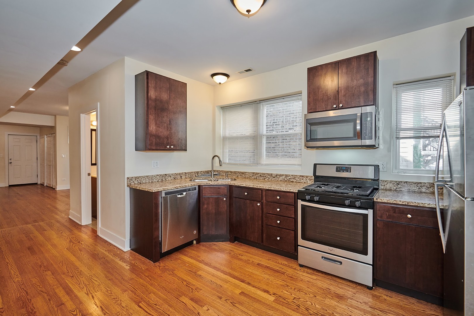 6241 N CLAREMONT Avenue Unit: 3