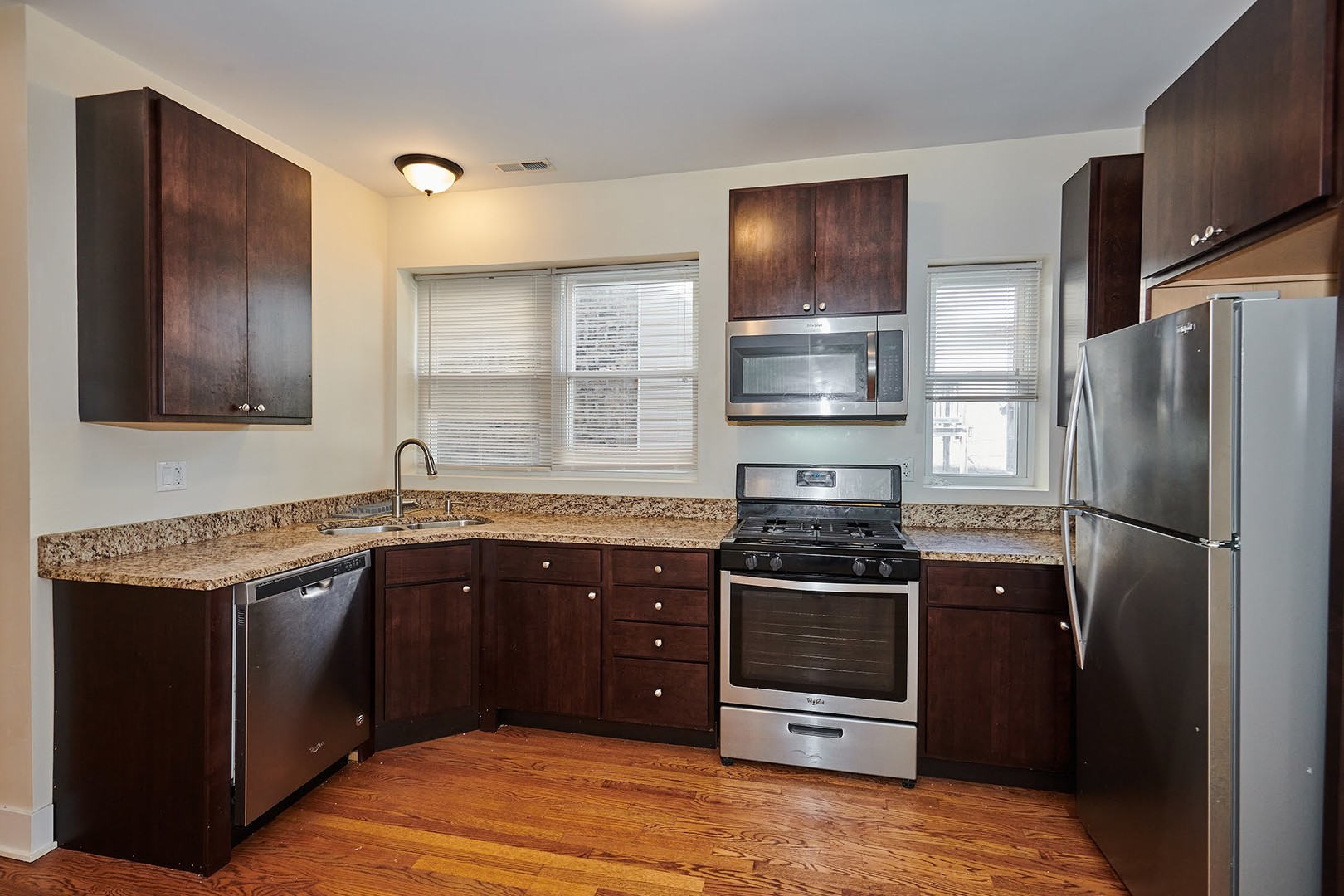 6241 N CLAREMONT Avenue Unit: 3