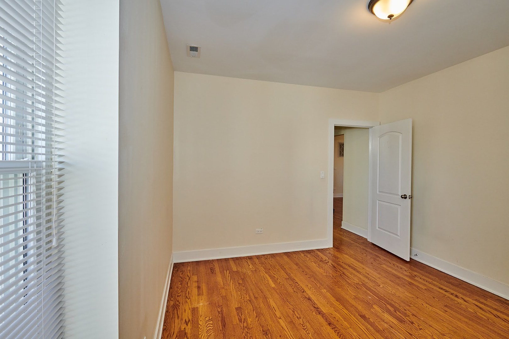 6241 N CLAREMONT Avenue Unit: 3