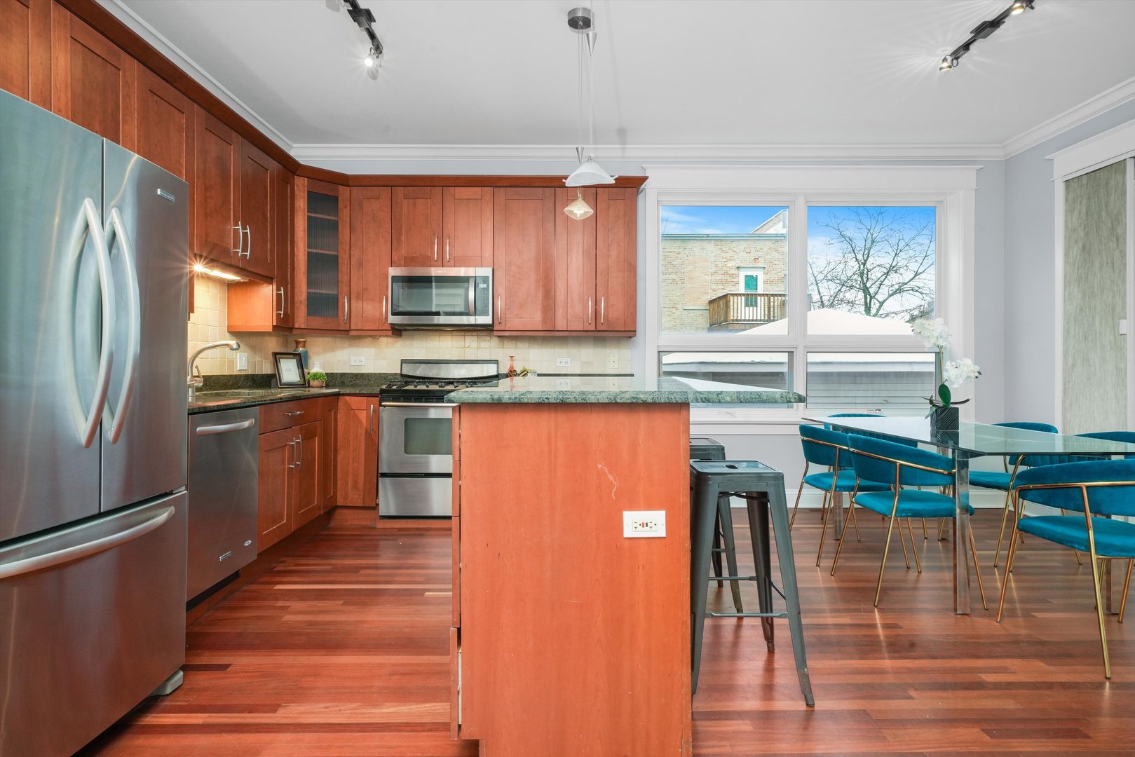1712 W BEACH Avenue Unit: 1