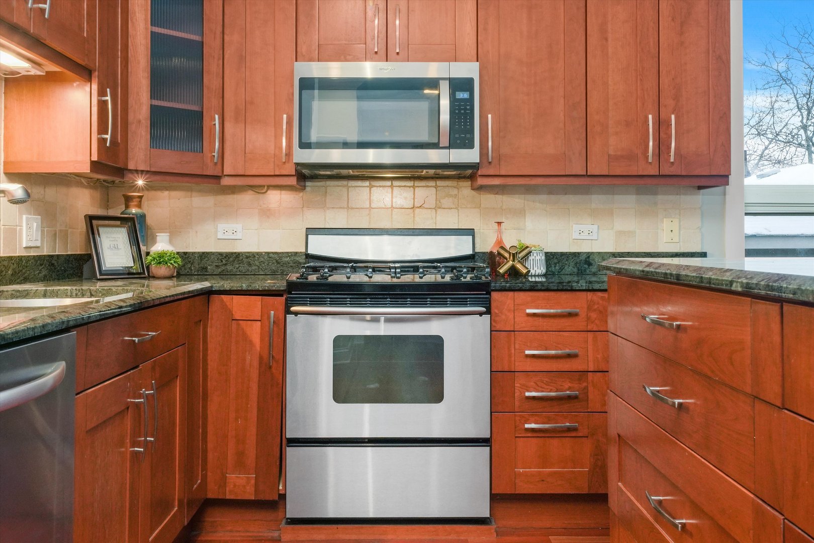 1712 W BEACH Avenue Unit: 1