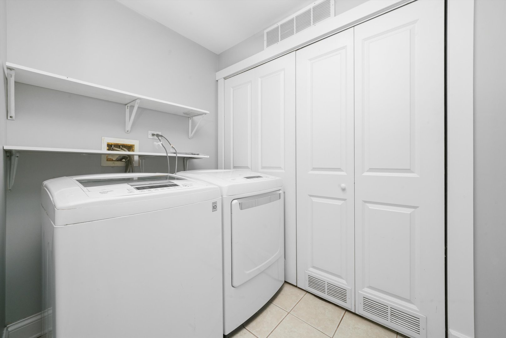 1712 W BEACH Avenue Unit: 1