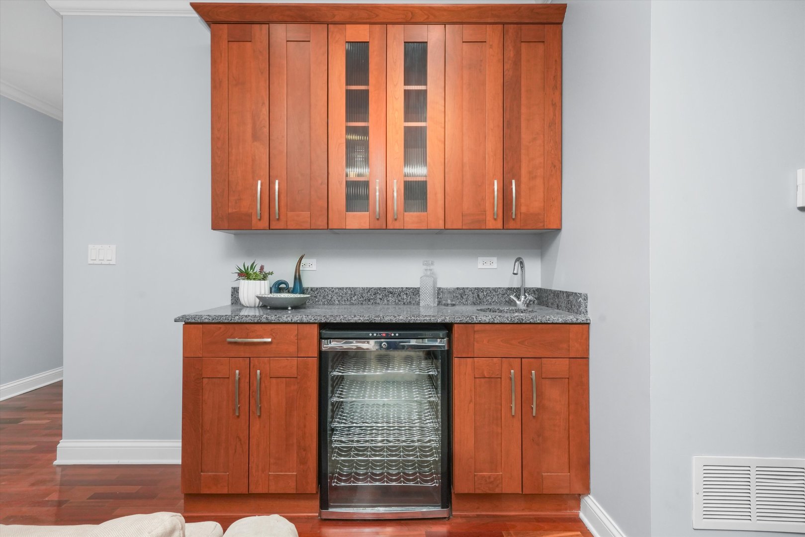 1712 W BEACH Avenue Unit: 1