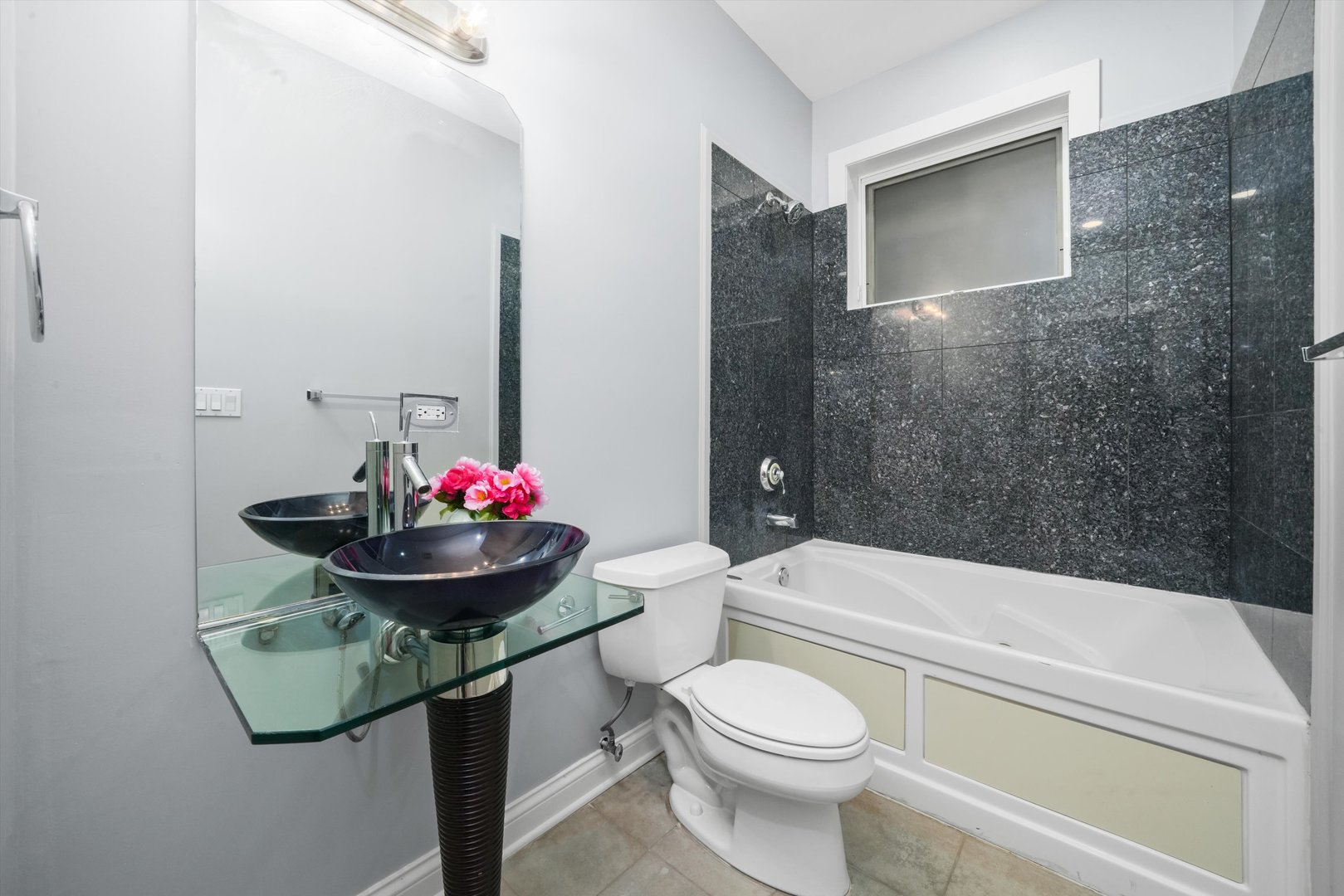 1712 W BEACH Avenue Unit: 1