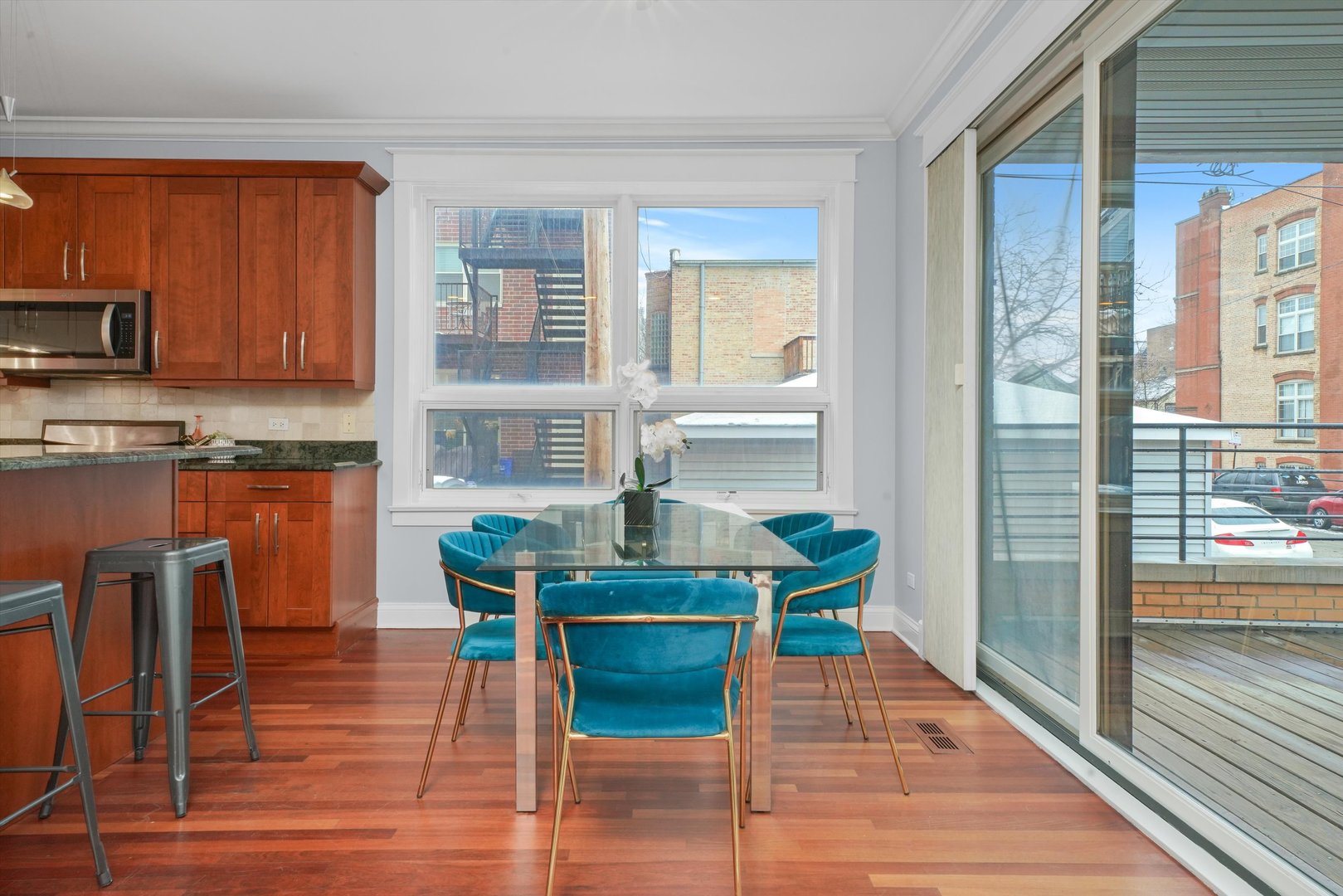 1712 W BEACH Avenue Unit: 1