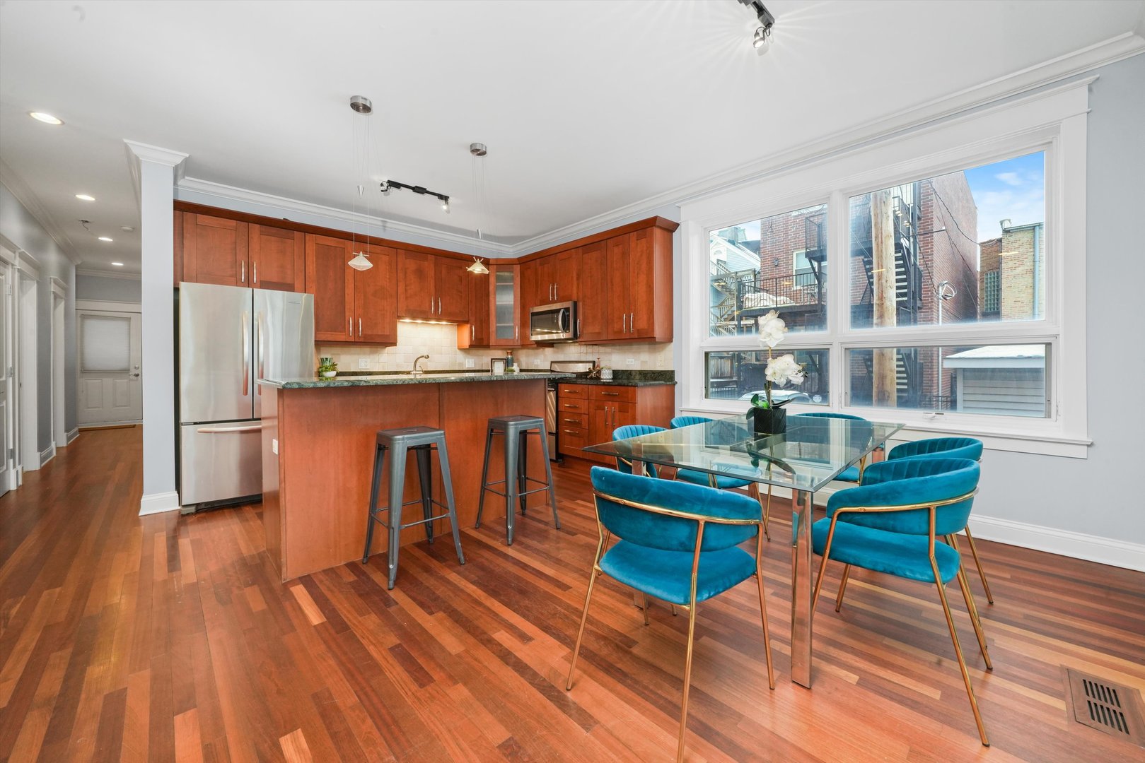 1712 W BEACH Avenue Unit: 1