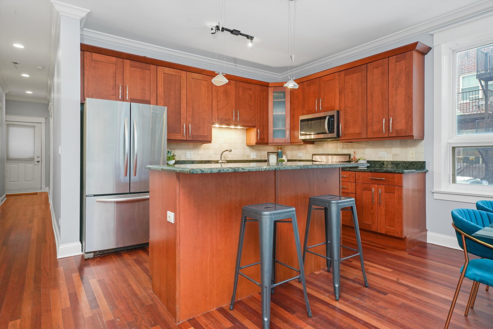 1712 W BEACH Avenue Unit: 1