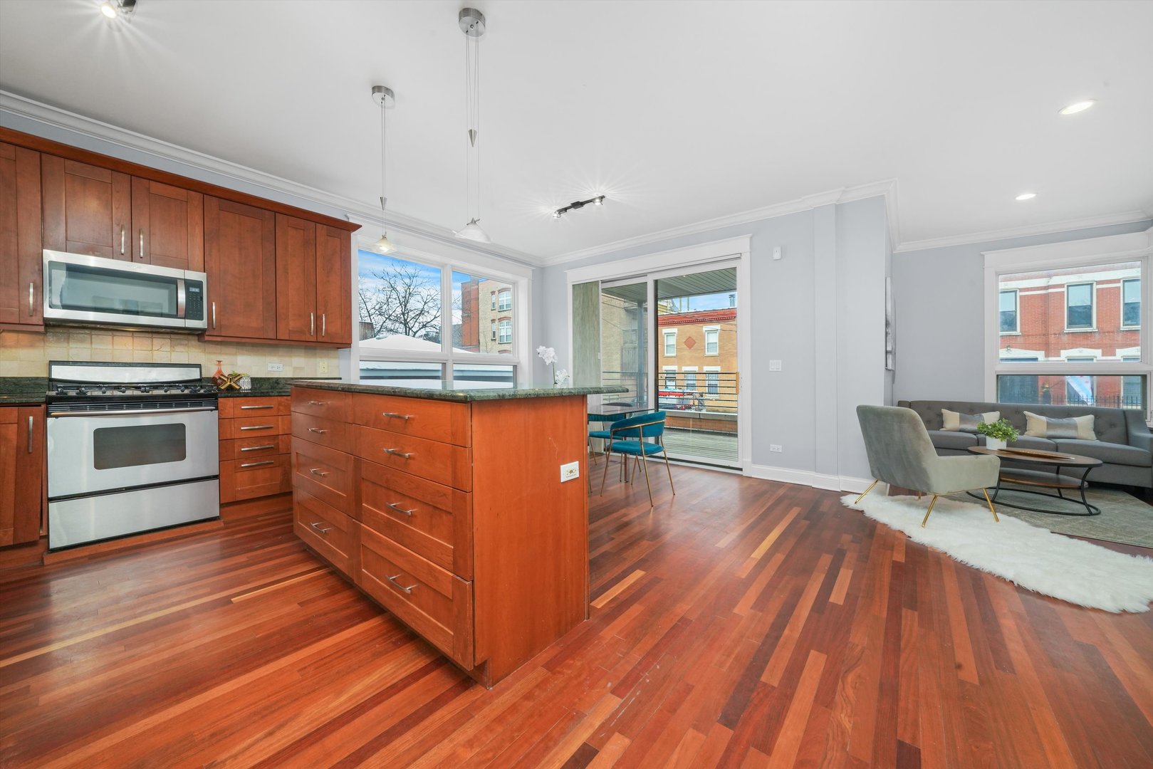 1712 W BEACH Avenue Unit: 1