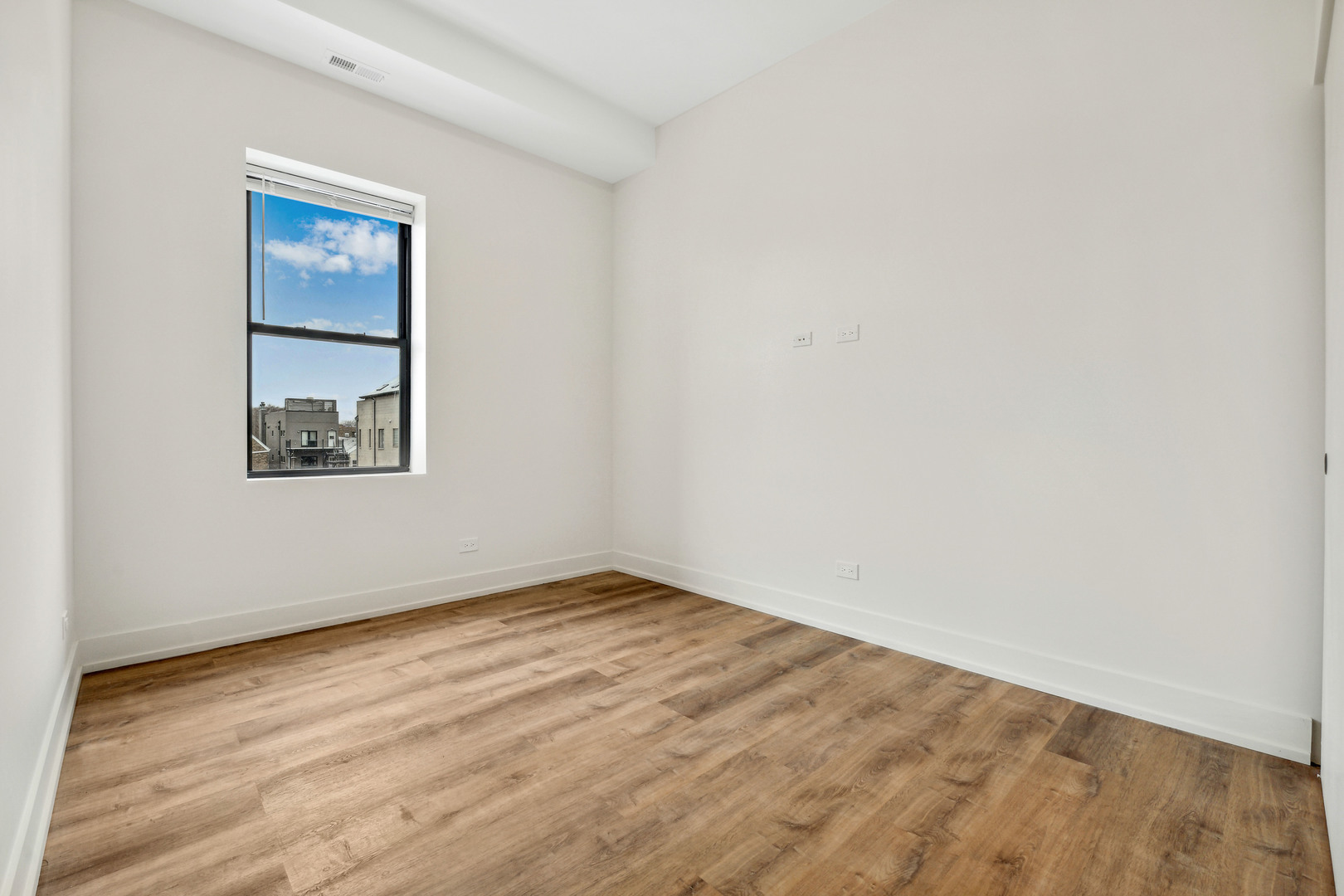 2219 N Hamilton Avenue Unit: 202
