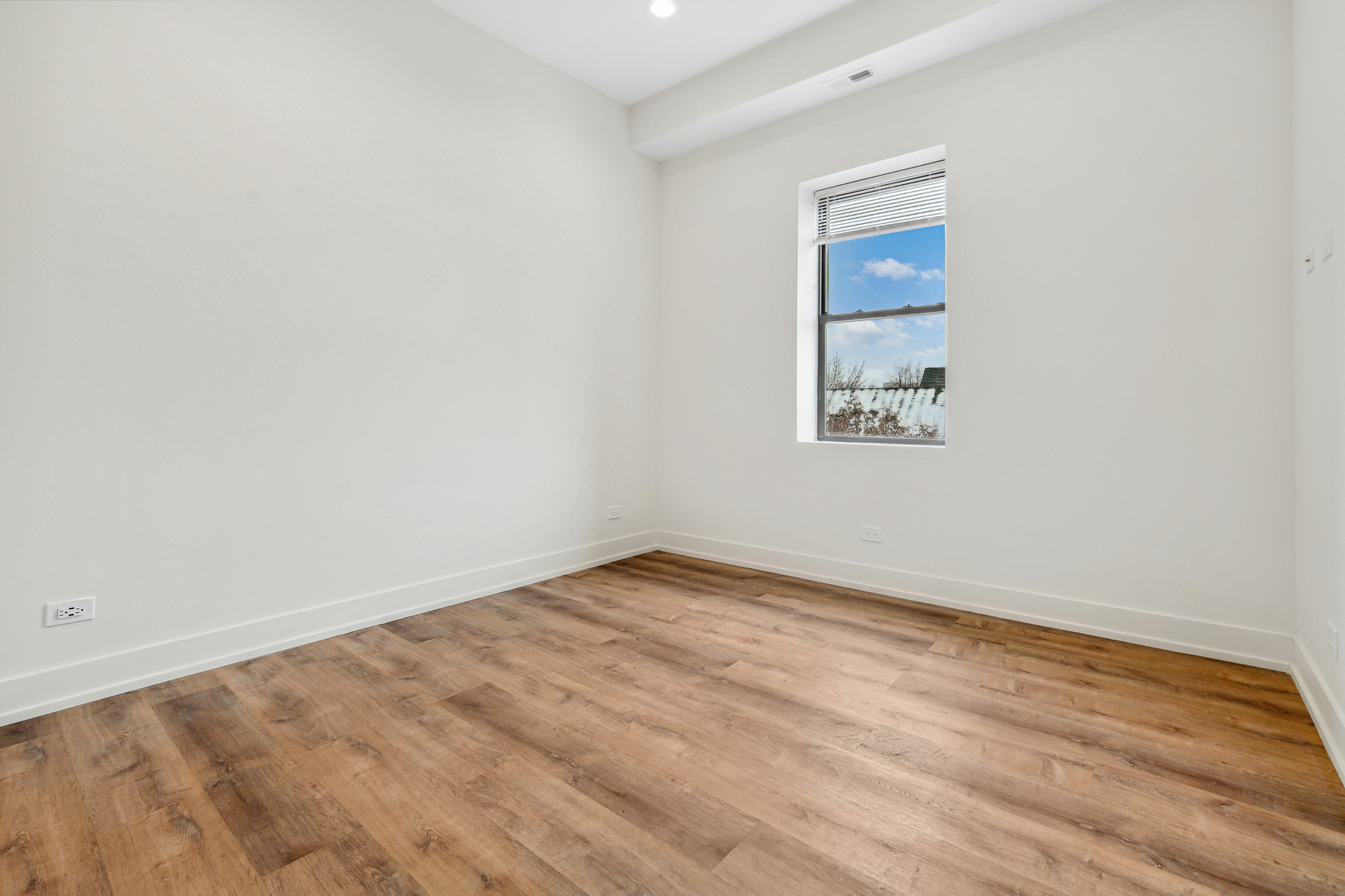 2219 N Hamilton Avenue Unit: 202