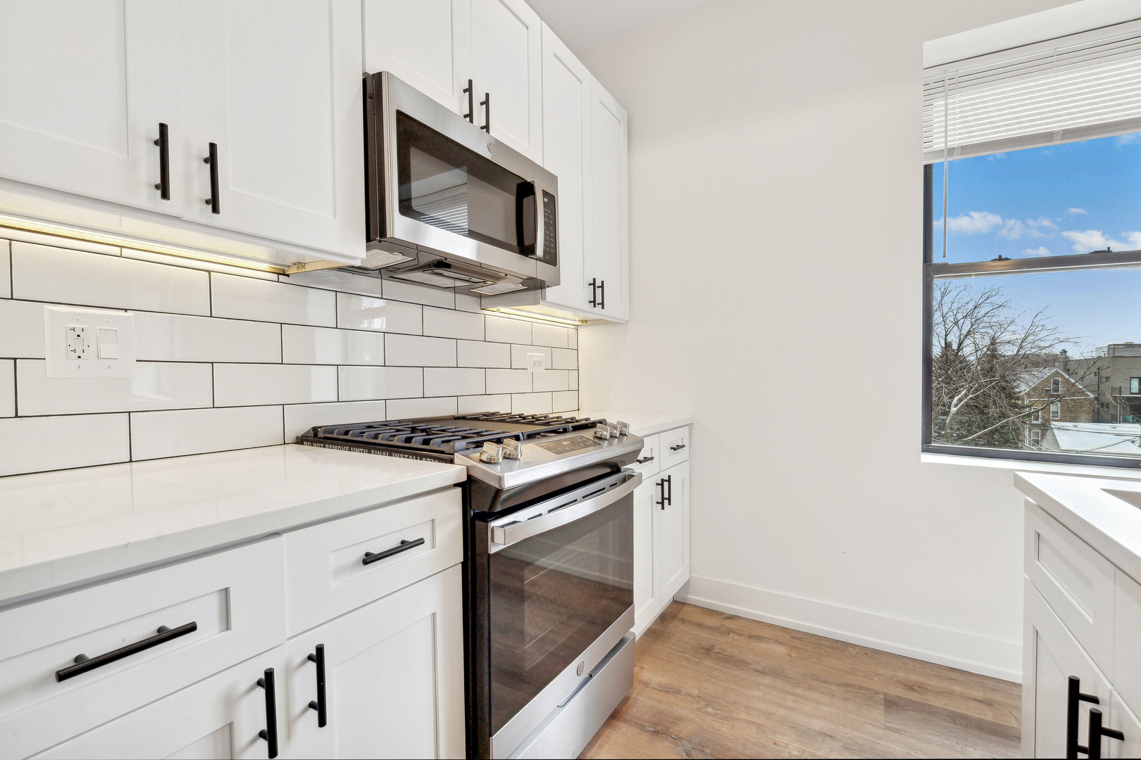 2219 N Hamilton Avenue Unit: 202