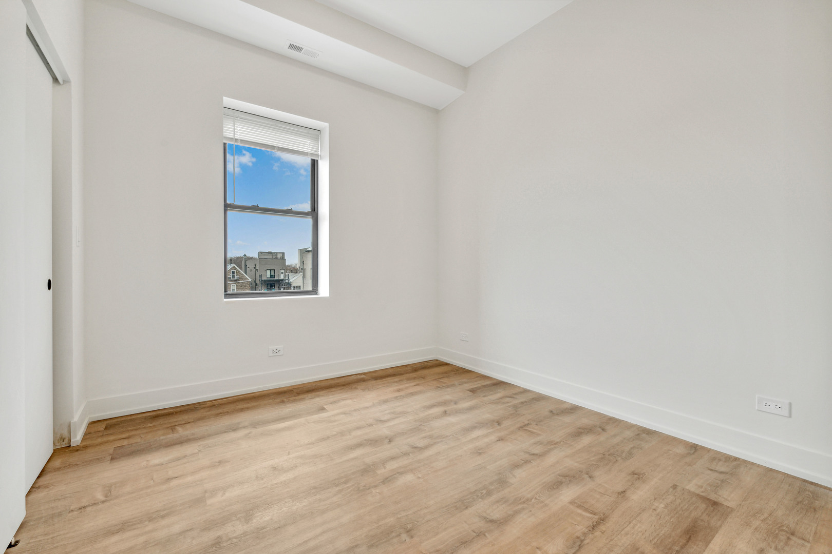 2219 N Hamilton Avenue Unit: 202