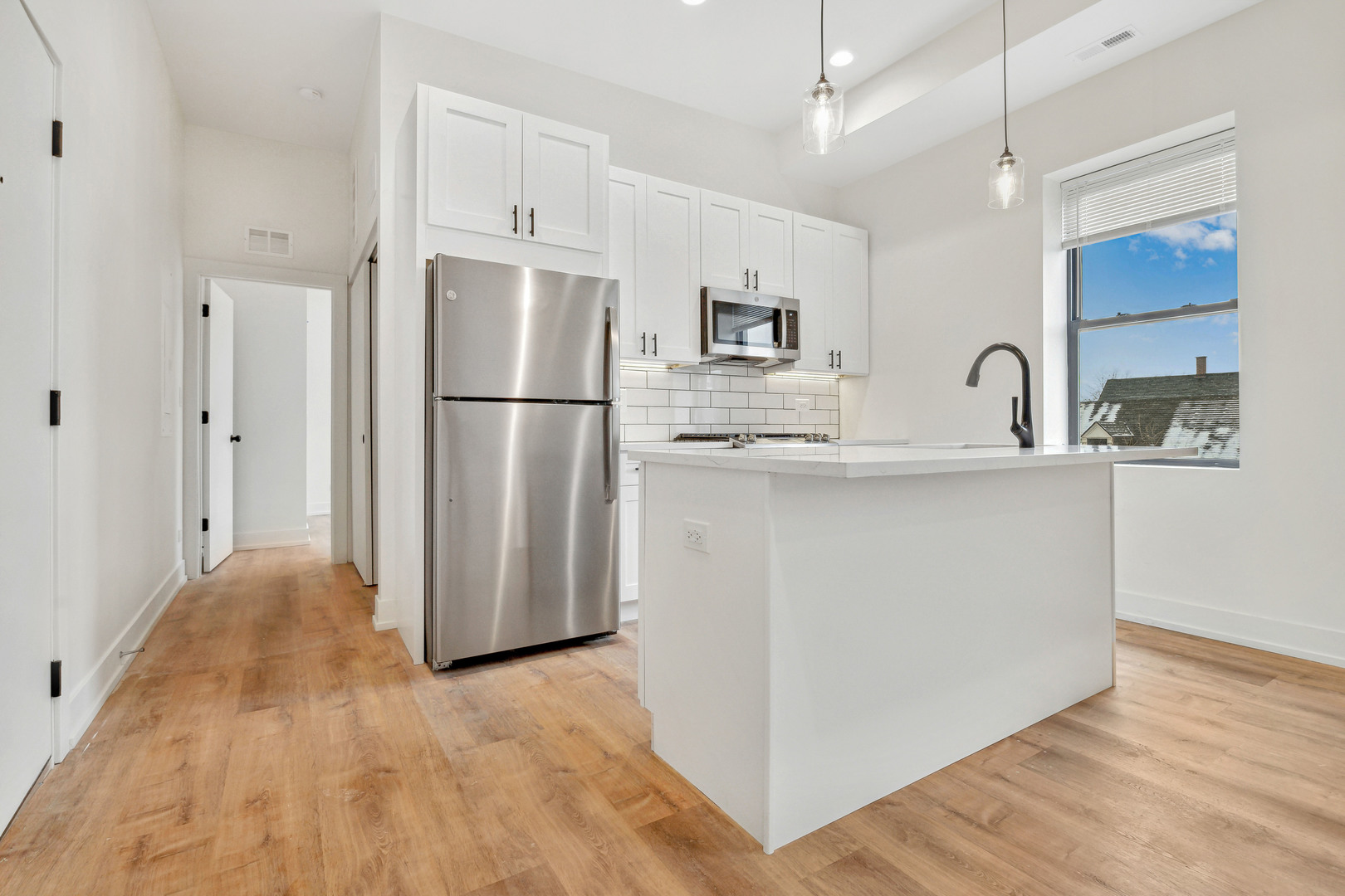 2219 N Hamilton Avenue Unit: 202