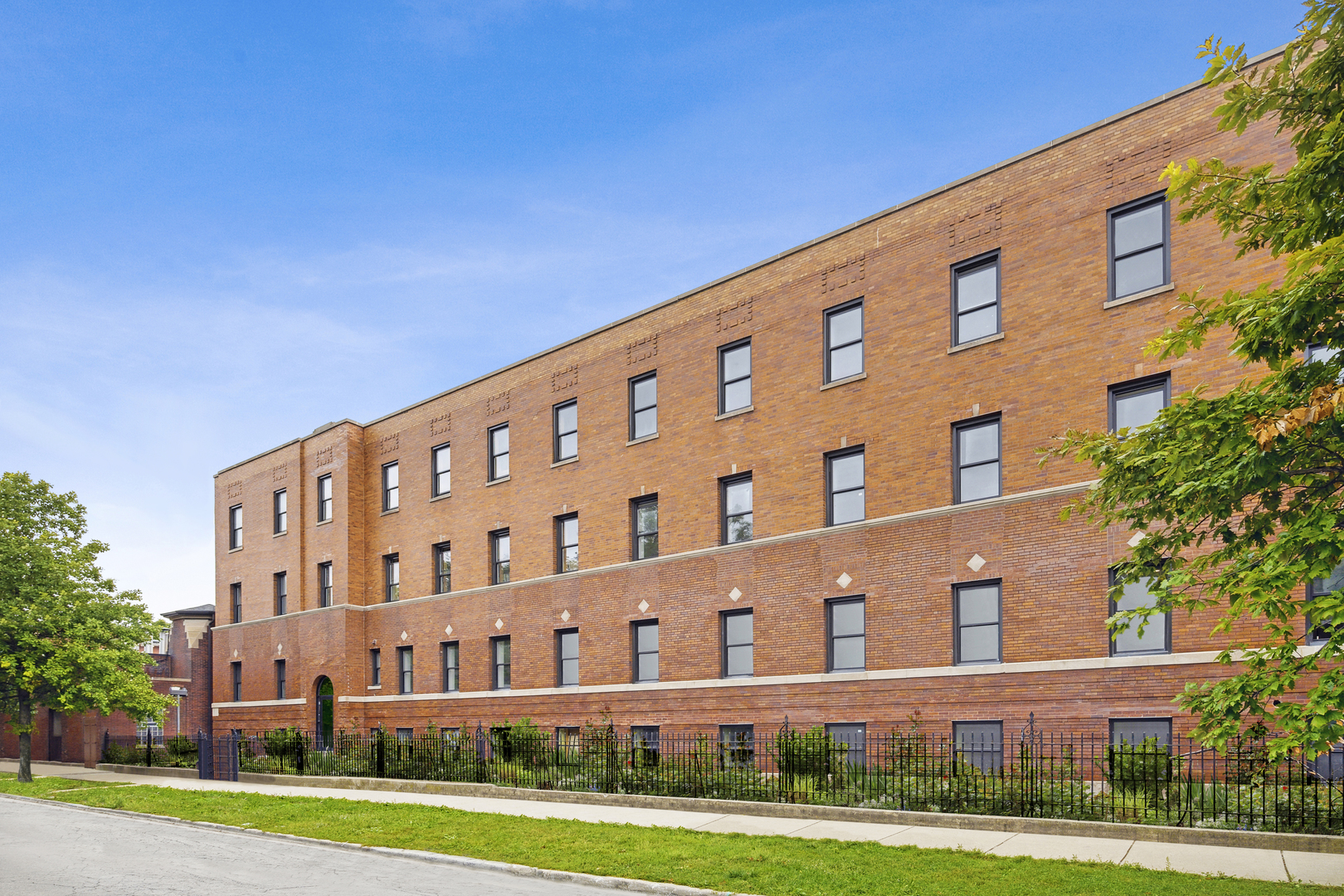 2219 N Hamilton Avenue Unit: 202