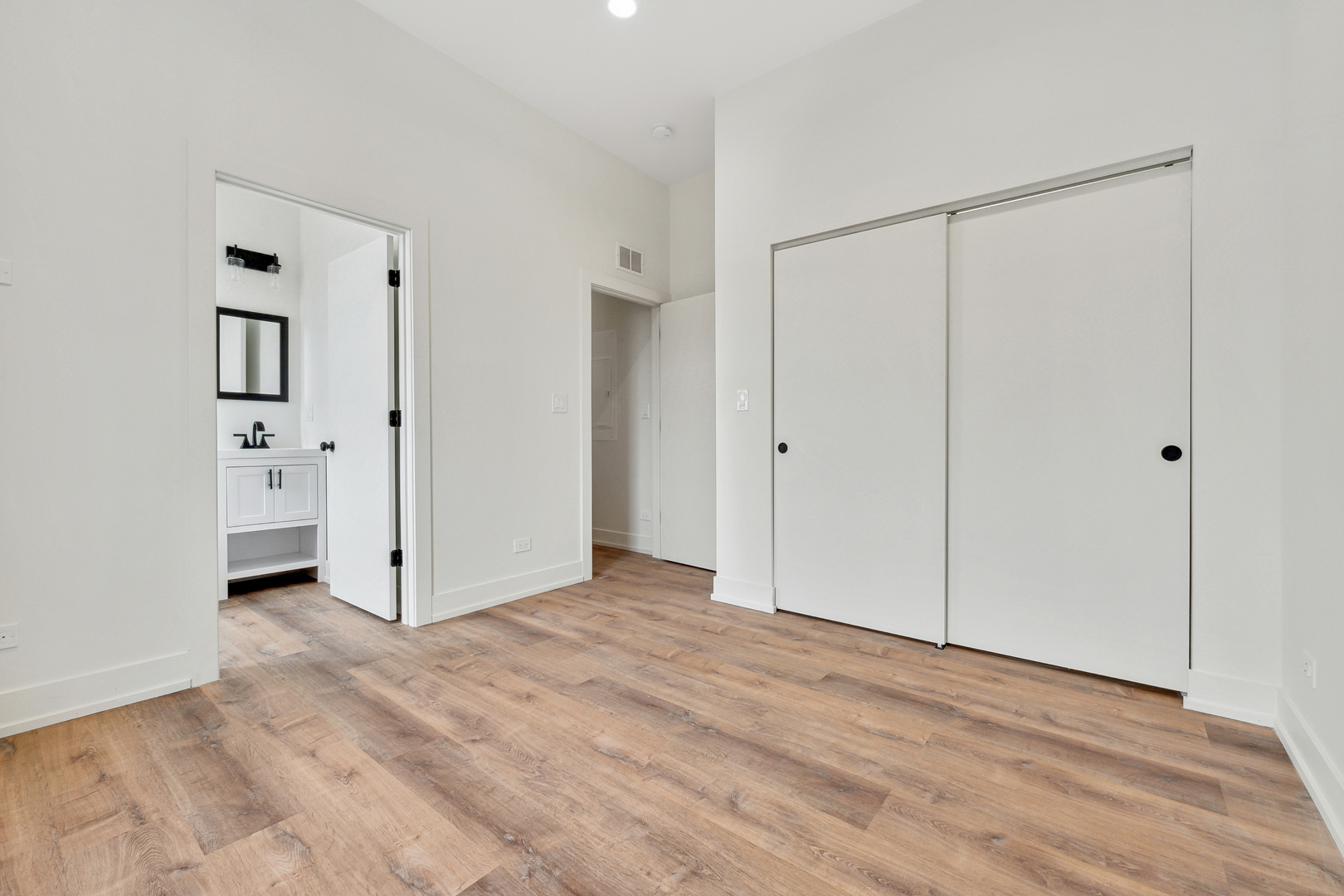 2219 N Hamilton Avenue Unit: 202