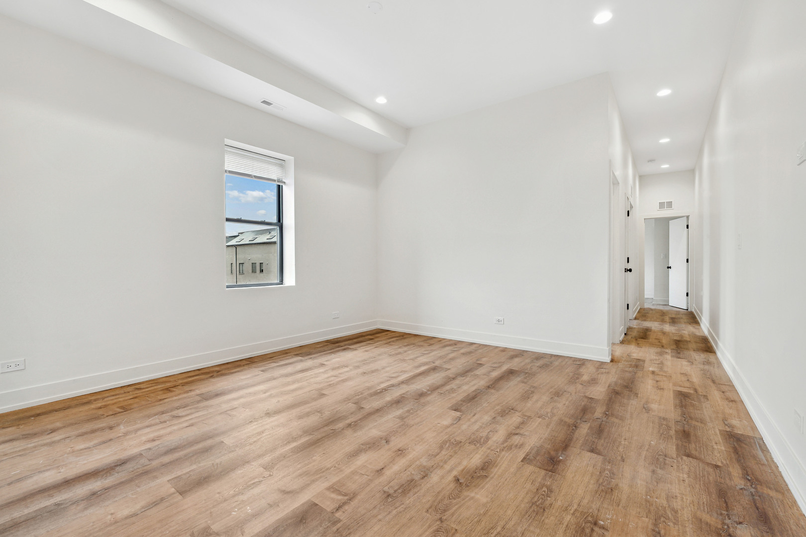 2219 N Hamilton Avenue Unit: 202