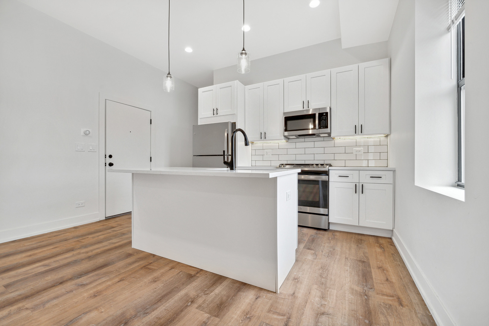 2219 N Hamilton Avenue Unit: 202