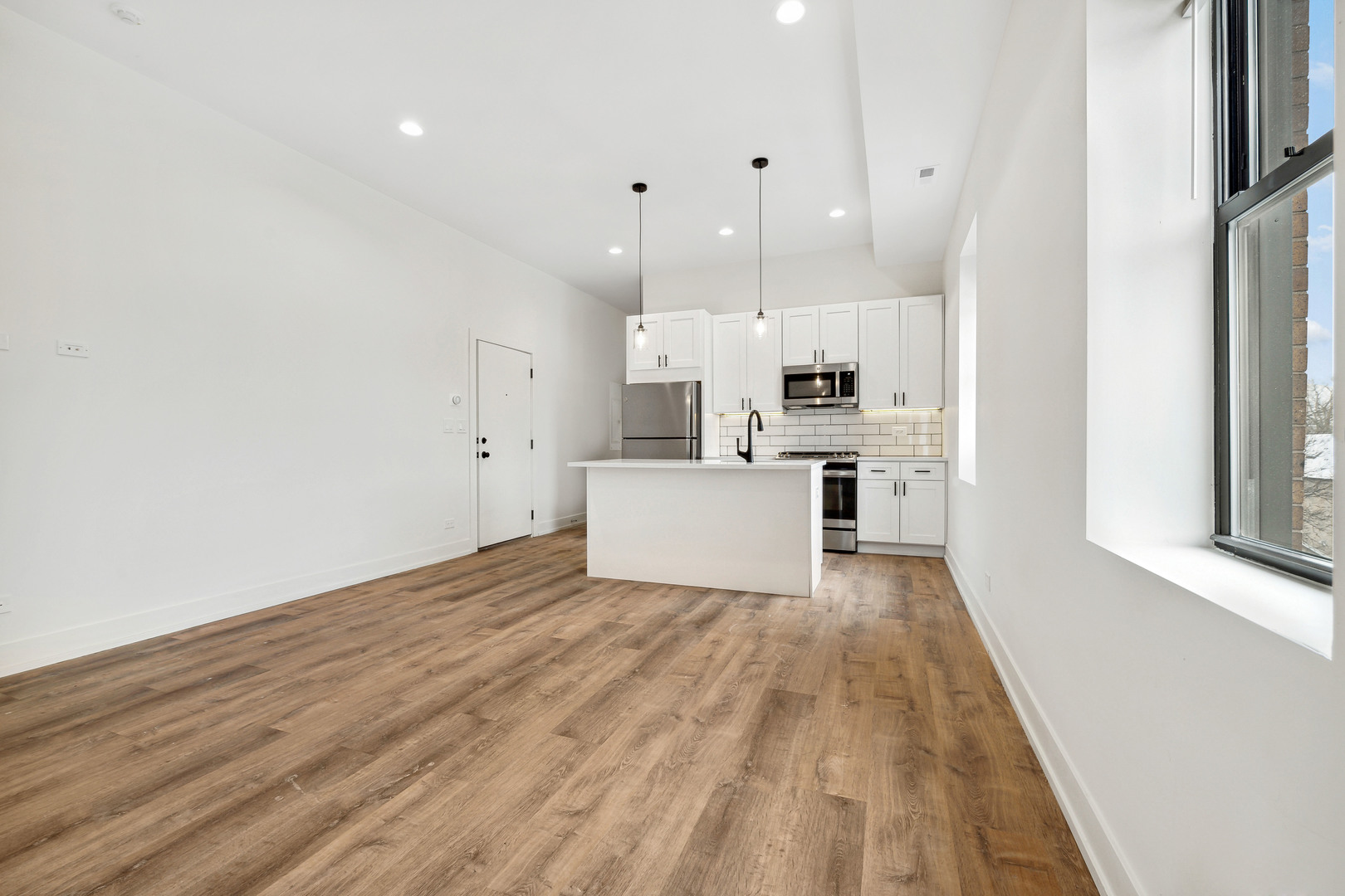 2219 N Hamilton Avenue Unit: 202
