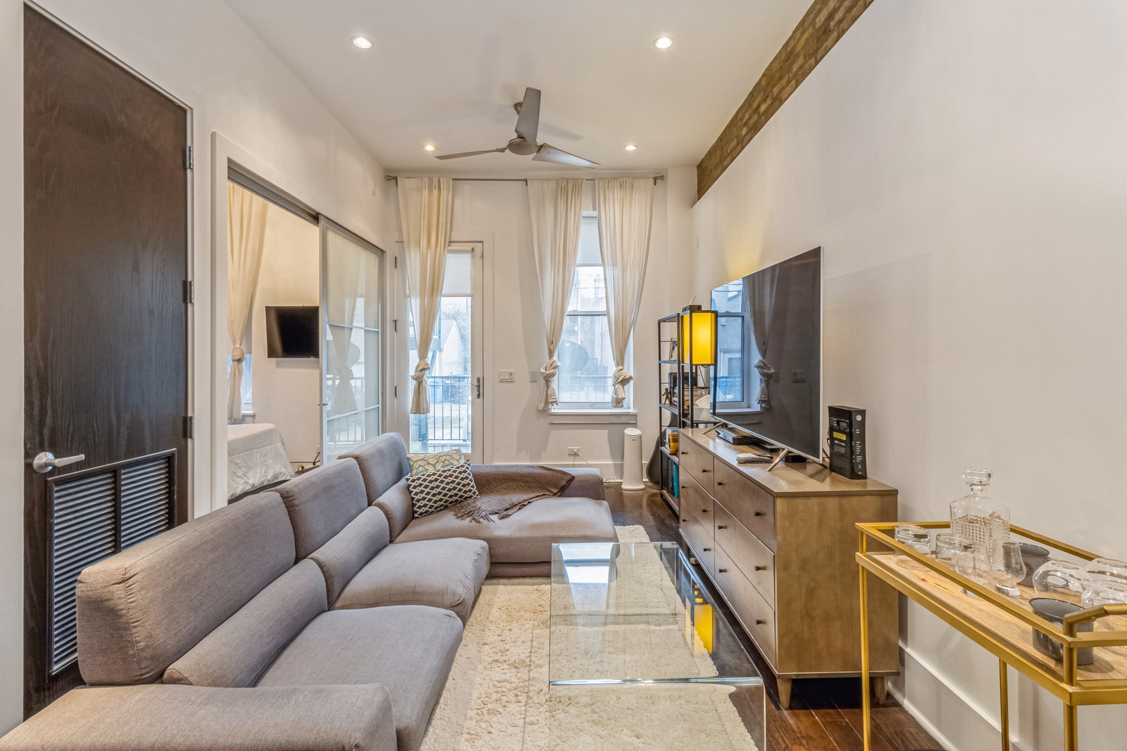 1735 W Erie Street Unit: 1S