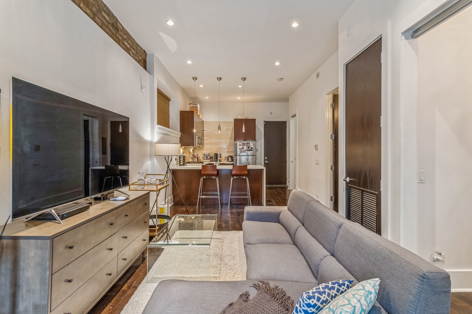 1735 W Erie Street Unit: 1S