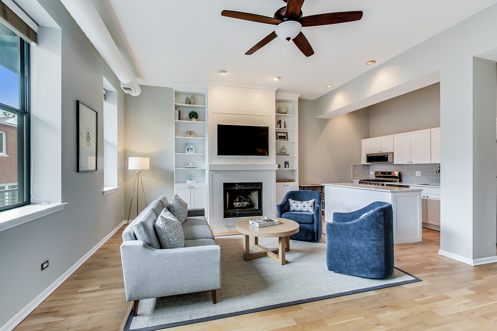 2512 N Bosworth Avenue Unit: 208