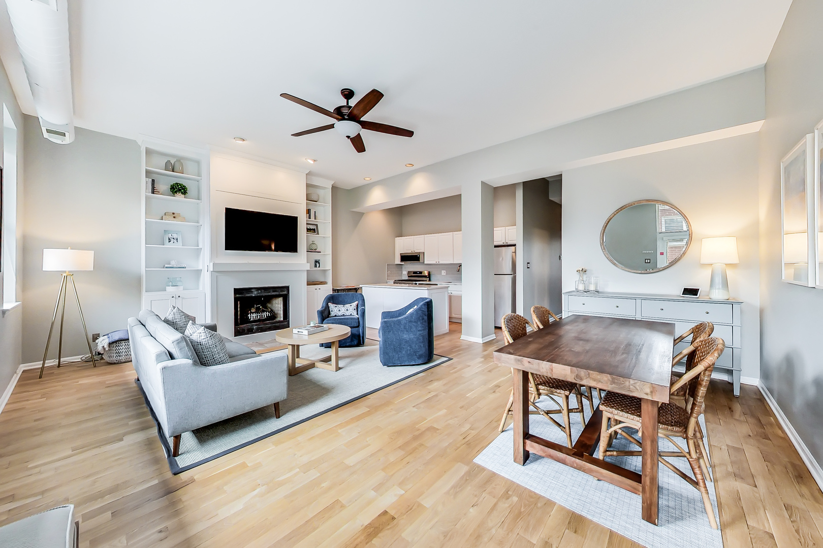 2512 N Bosworth Avenue Unit: 208