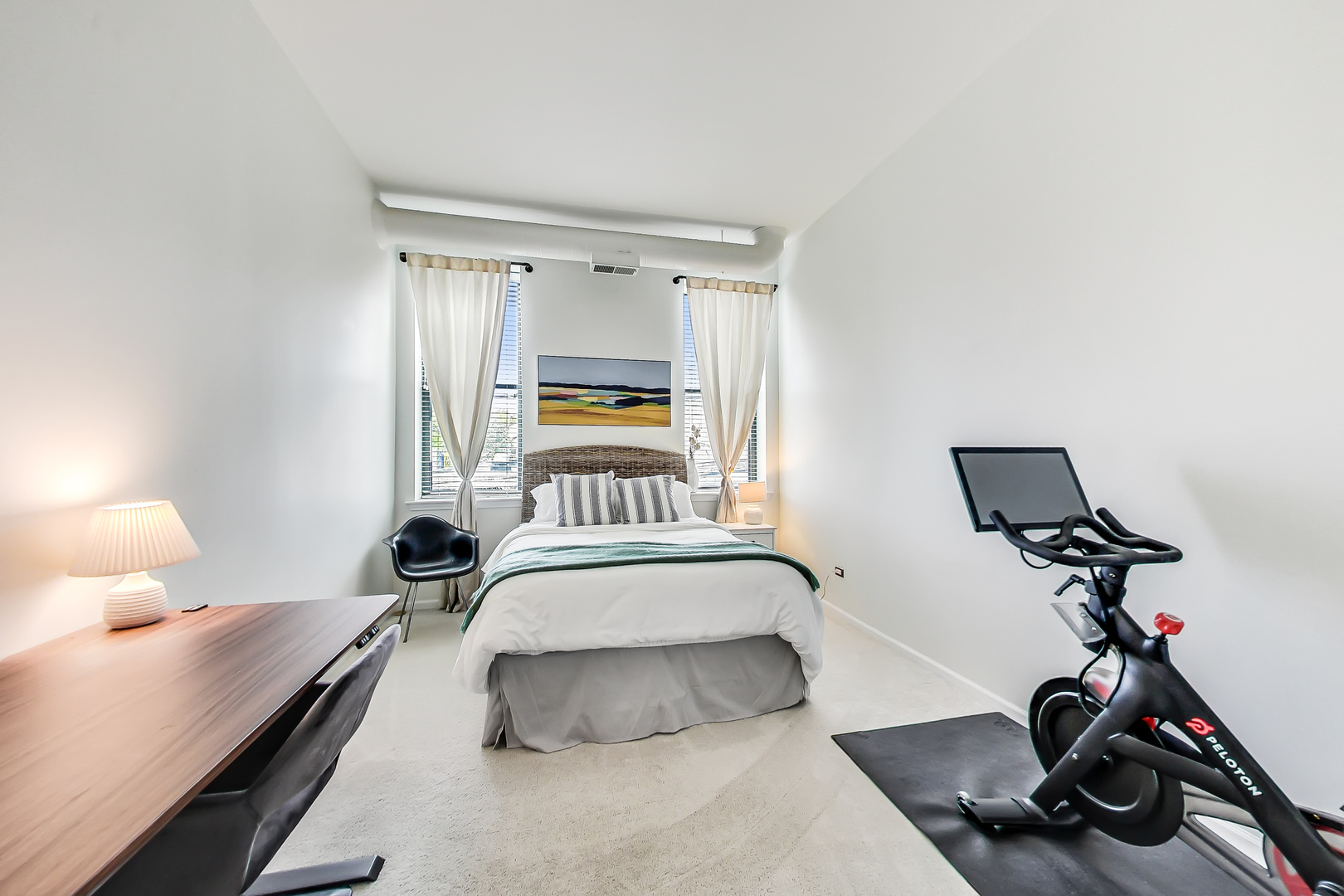 2512 N Bosworth Avenue Unit: 208