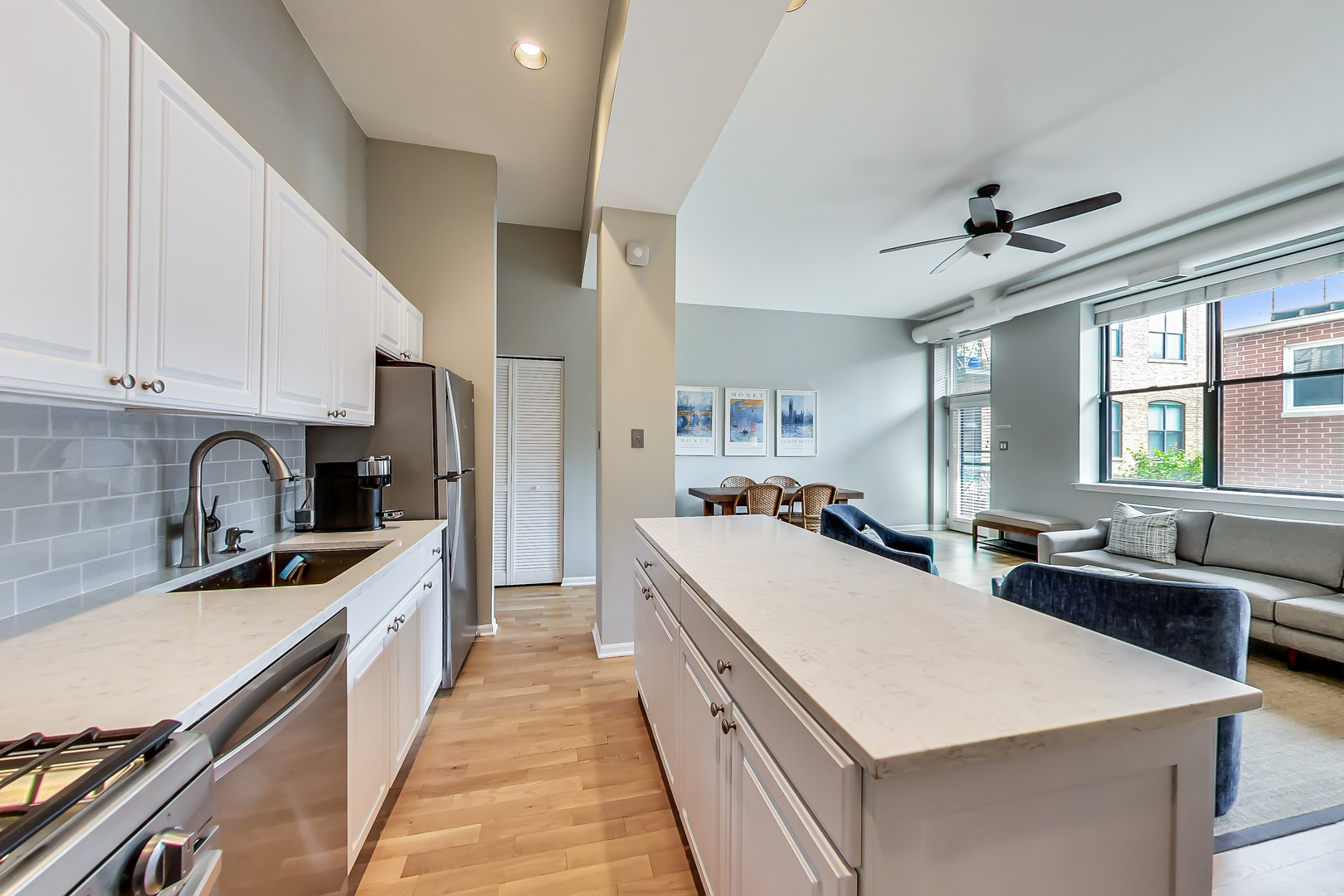 2512 N Bosworth Avenue Unit: 208