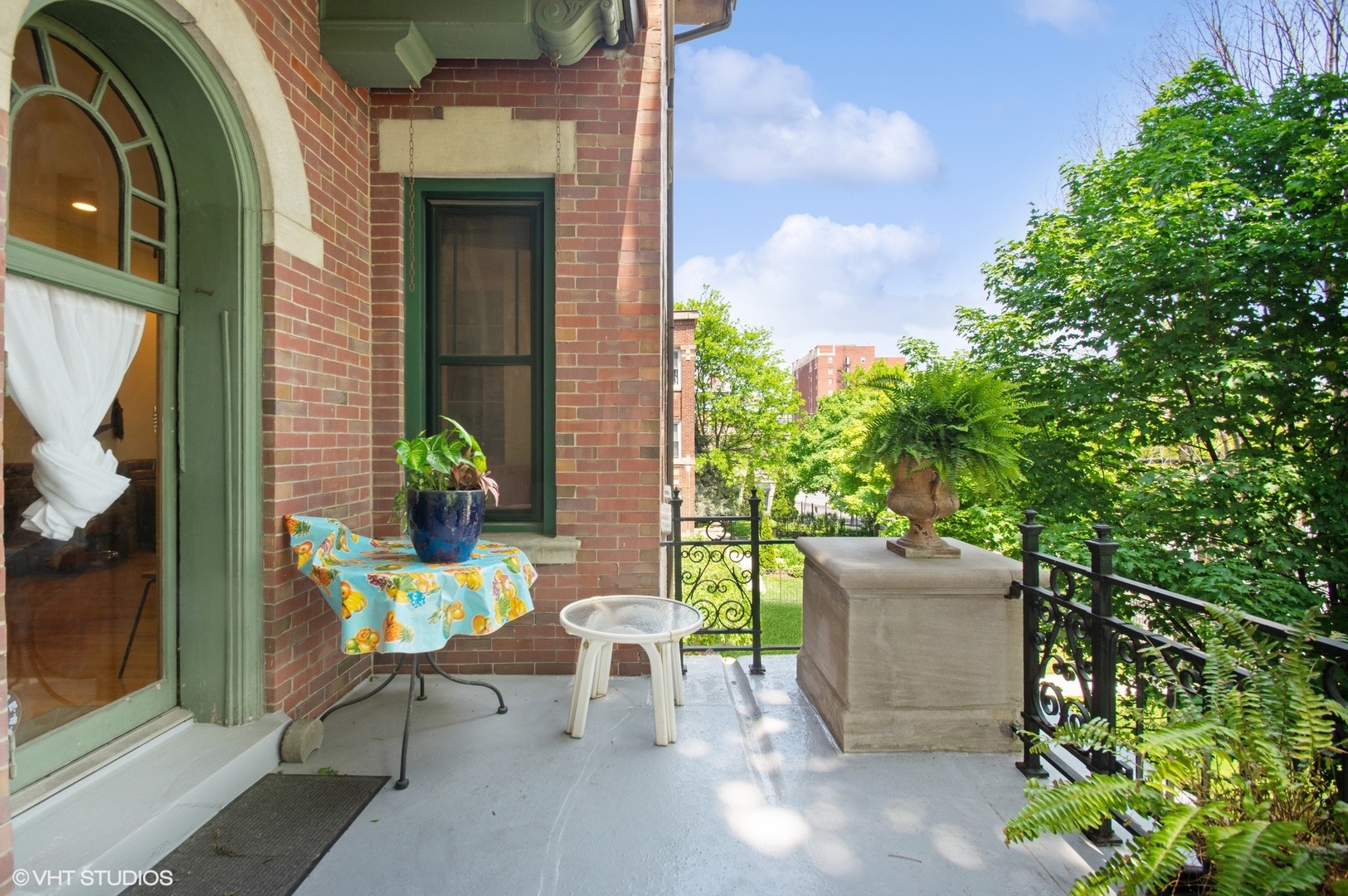 4334 N Sheridan Road Unit: 2