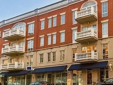 2762 N Lincoln Avenue Unit: 303