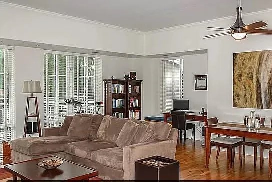 2762 N Lincoln Avenue Unit: 303