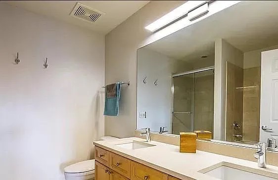 2762 N Lincoln Avenue Unit: 303