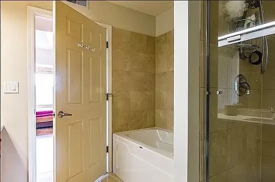 2762 N Lincoln Avenue Unit: 303