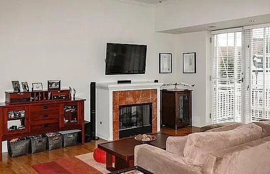 2762 N Lincoln Avenue Unit: 303