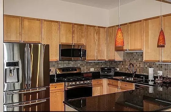 2762 N Lincoln Avenue Unit: 303