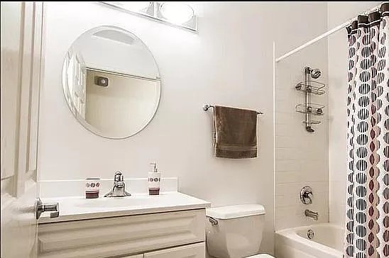 2762 N Lincoln Avenue Unit: 303