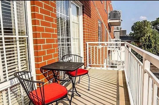 2762 N Lincoln Avenue Unit: 303