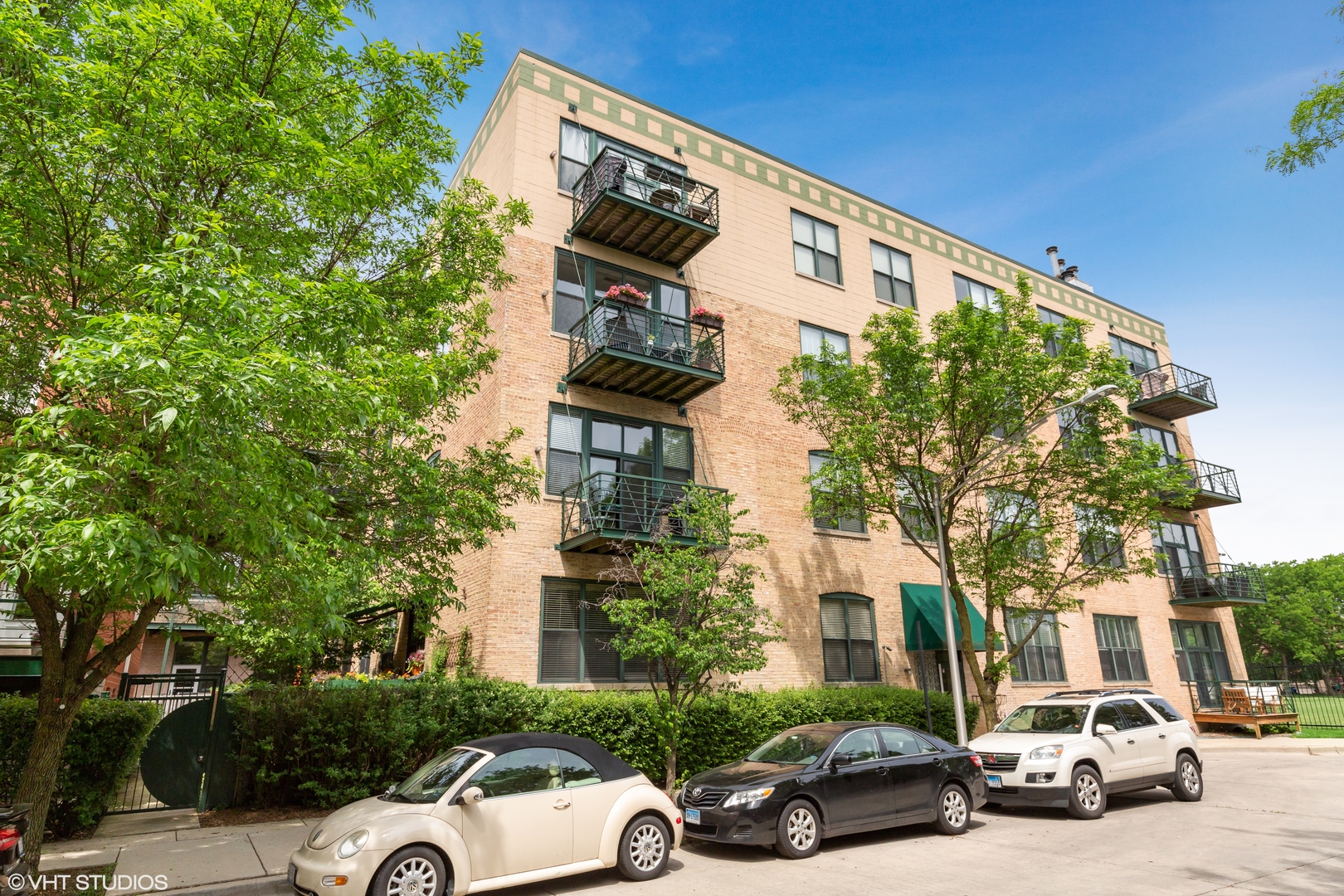 2512 N Bosworth Avenue Unit: 408
