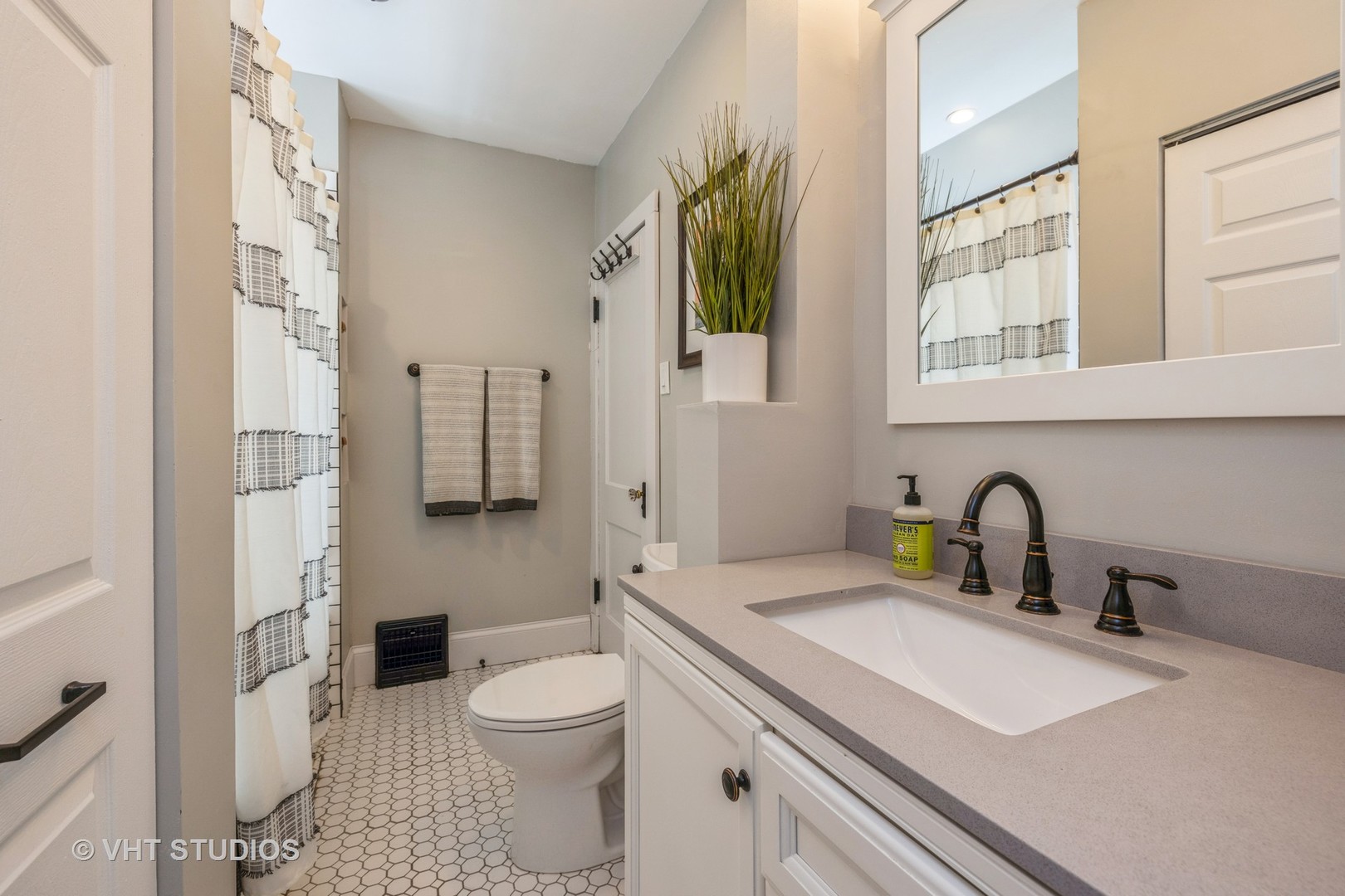 4648 N Springfield Avenue