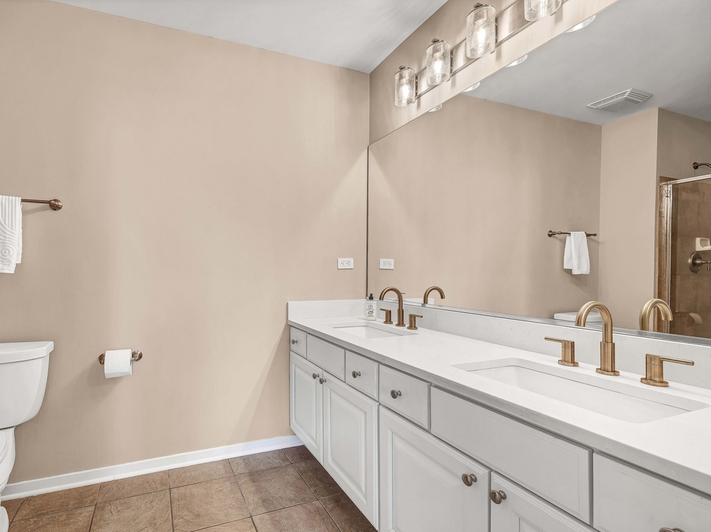 849 N Franklin Street Unit: 404