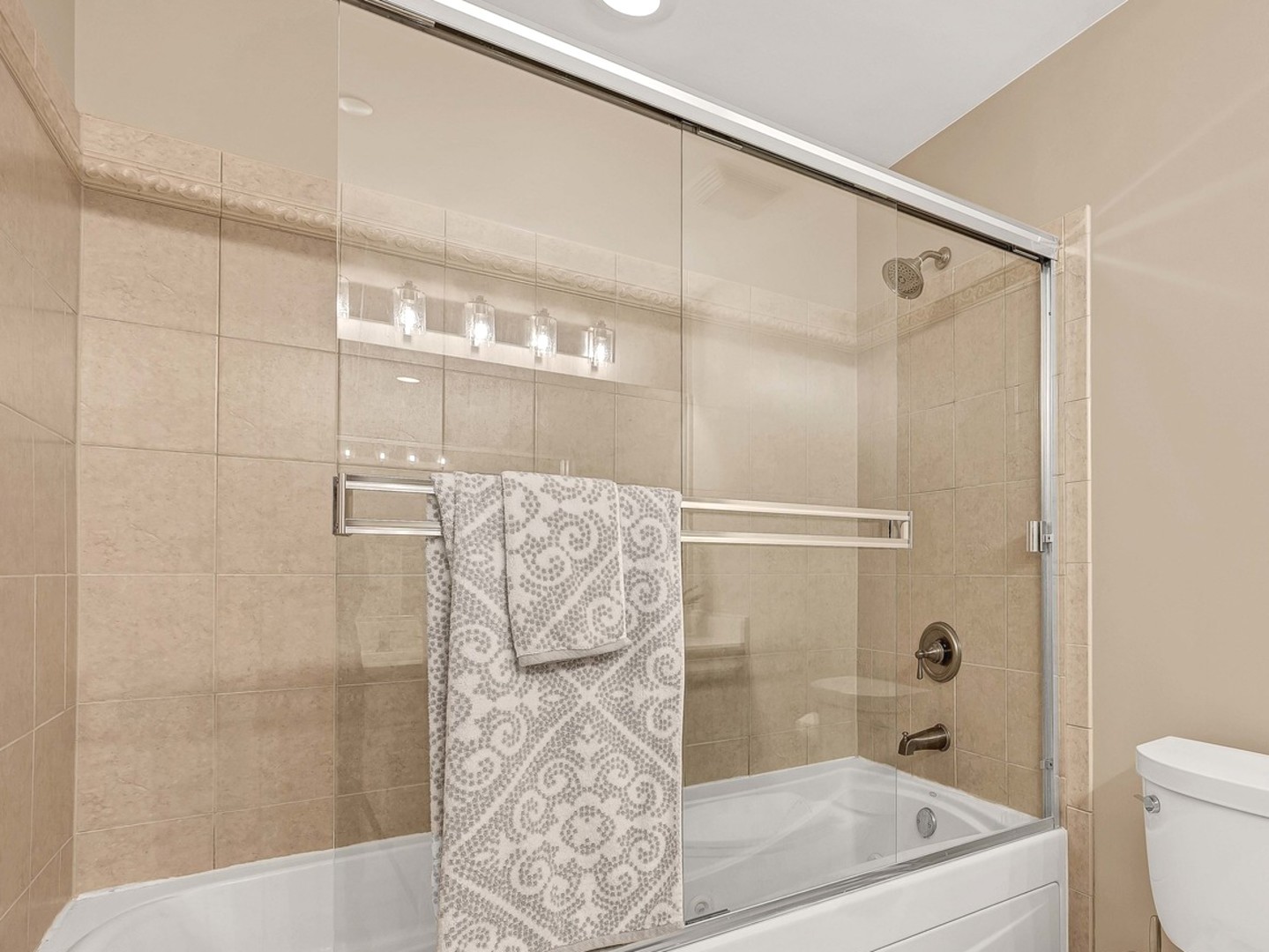 849 N Franklin Street Unit: 404