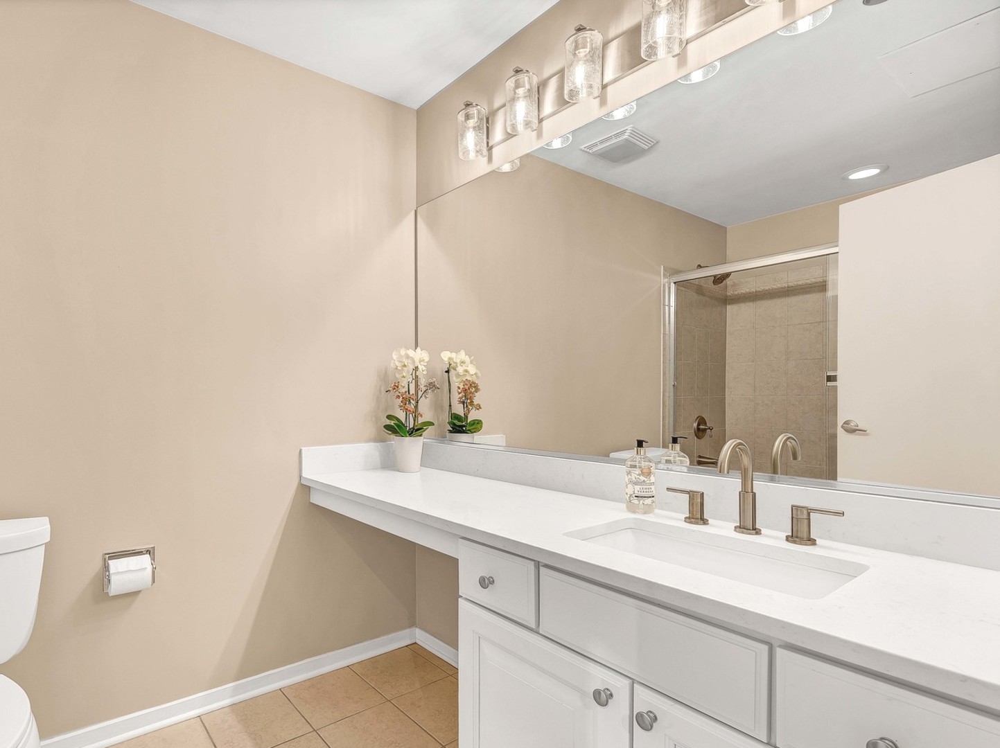 849 N Franklin Street Unit: 404