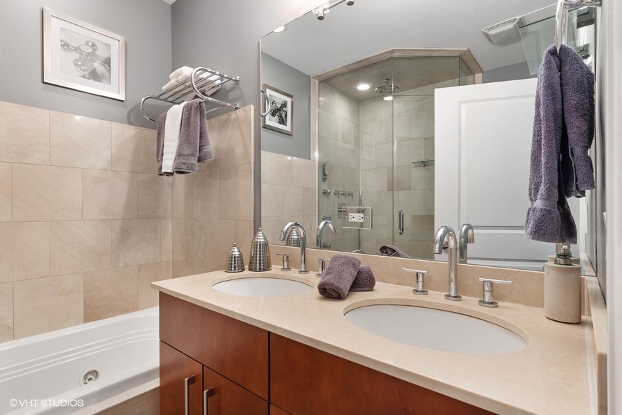 825 N Hudson Avenue Unit: 3D