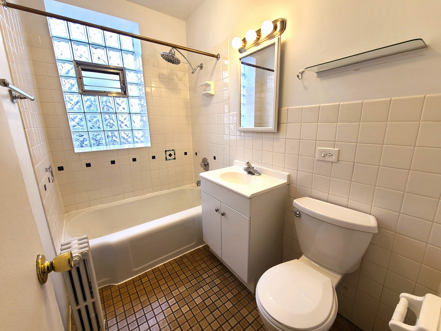 707 W Cornelia Avenue Unit: 3R