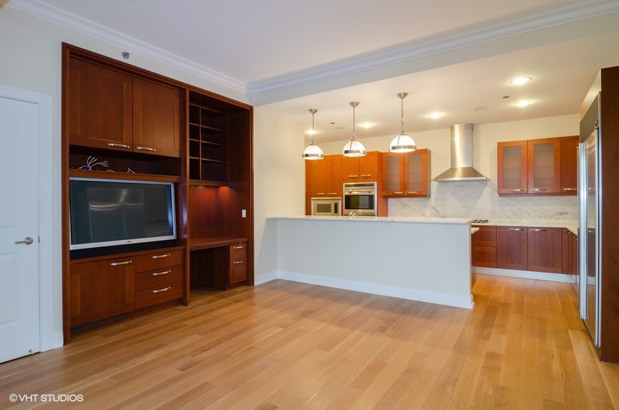 1035 N DEARBORN Street Unit: 14W