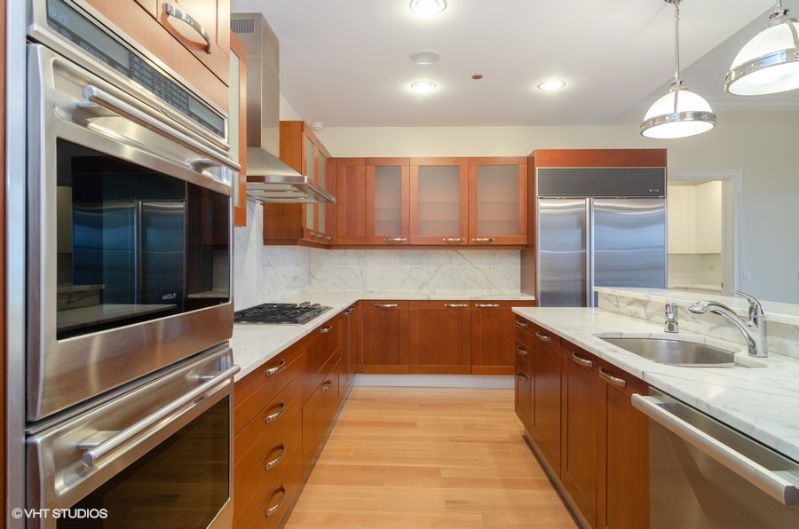 1035 N DEARBORN Street Unit: 14W