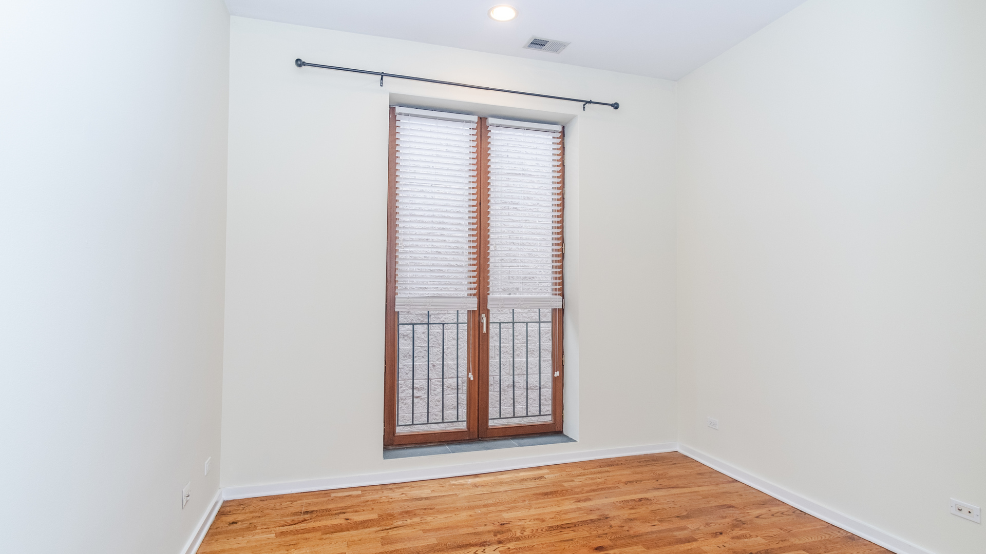 1885 N Winnebago Avenue Unit: 4E