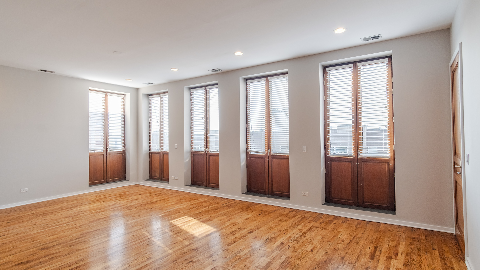 1885 N Winnebago Avenue Unit: 4E