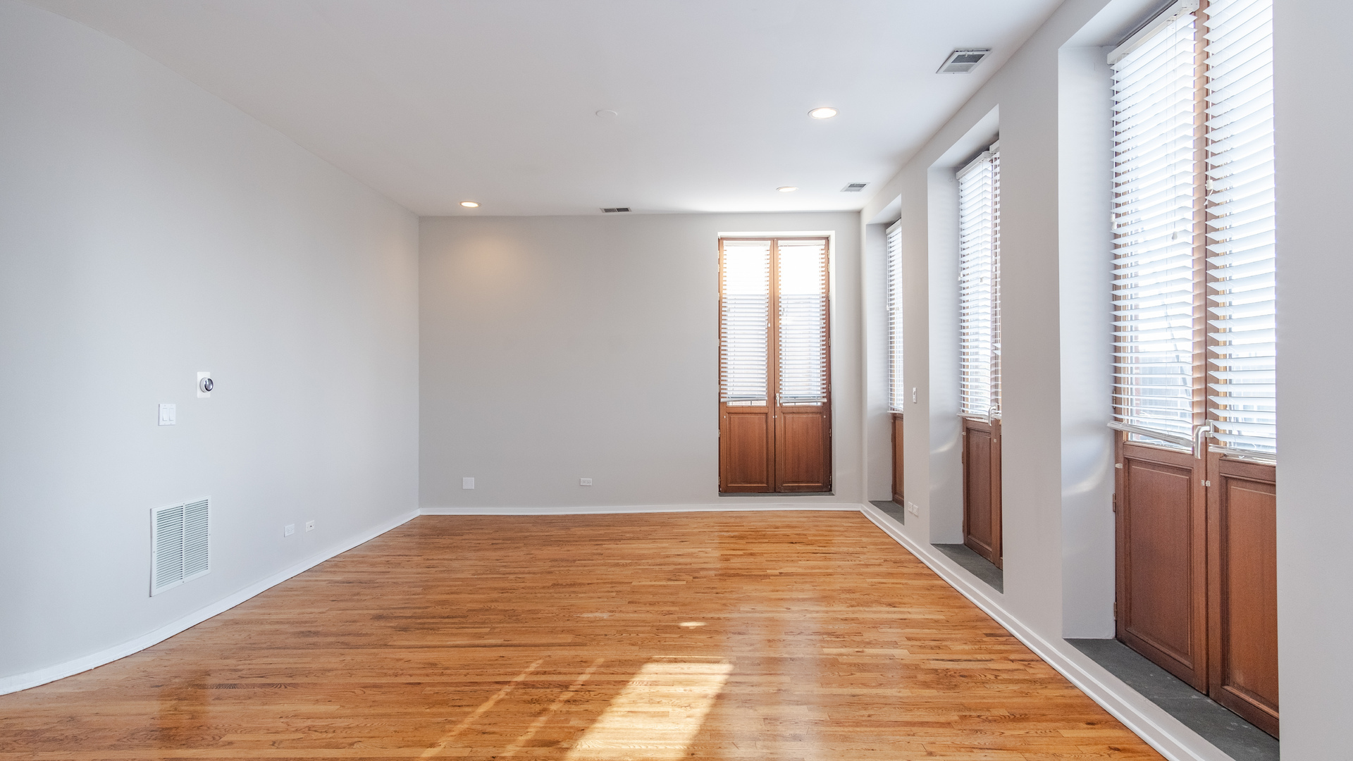 1885 N Winnebago Avenue Unit: 4E