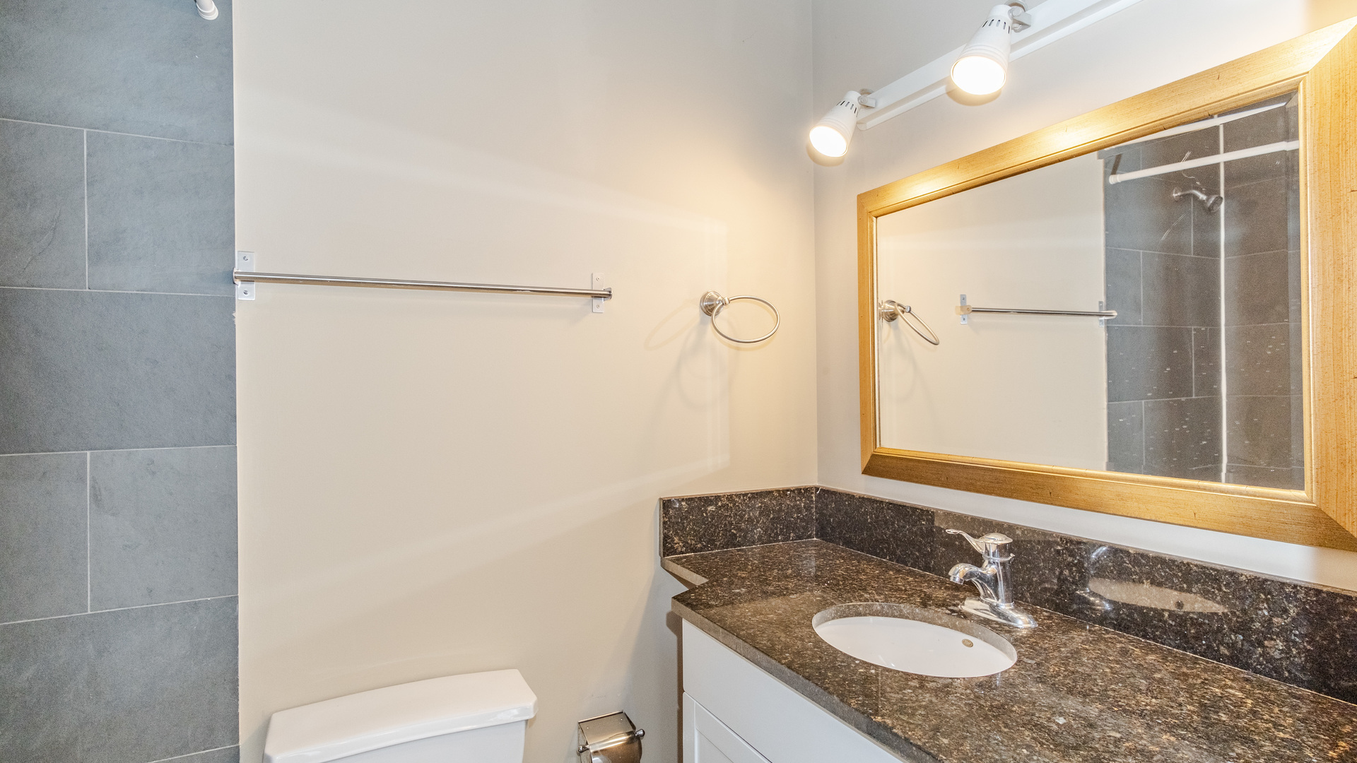 1885 N Winnebago Avenue Unit: 4E